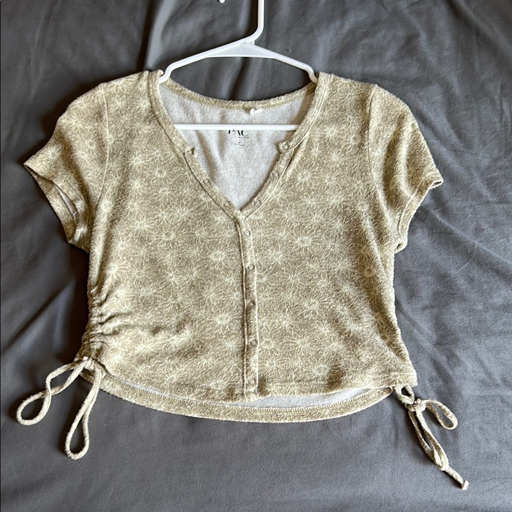 Stylish Floral Button-Up Women's Crop Top